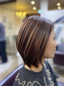 ヘアメイク トルテュ(HAIR MAKE TORTUE) シルバー系カラー+レイヤーボブ