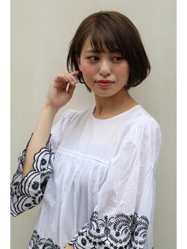 ネイヴィル(navile) シアーベージュ×耳掛けショートボブ