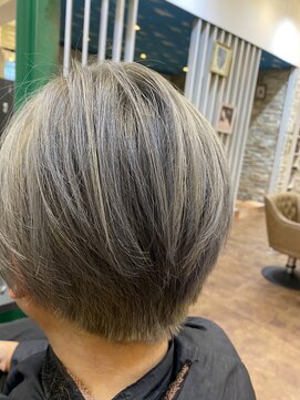 ヘアーラウンジ アンフィ 井土ヶ谷(Hair Lounge Anphi) 定番人気ショートボブ＆グレージュ