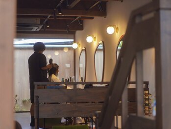 ゴンゾ(GONZO)の写真/【中崎町駅徒歩3分】完全マンツーマンsalon◇美容室らしくないカフェのような空間で日常にワクワクを－。