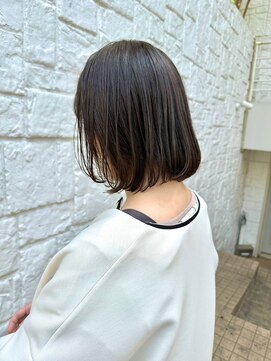 ラミ(L'ami) 大人の透明感オリーブベージュ/艶髪フェミニンボブ