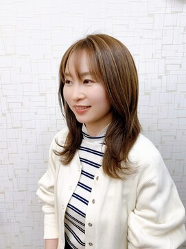 ビーステップ(B.STEP) 動きのあるセミロング