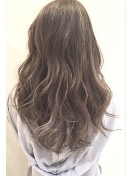 ロロ(LoLo.) 外国人風ハイライトシルバーアッシュ