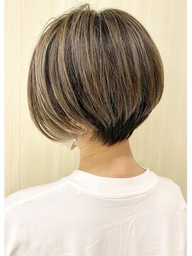 アトリエM 前下がり丸みショート
