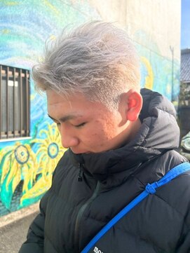 インク サカエ(inq sakae) ブリーチ2回トリプルカラーホワイトシルバー