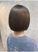 赤み抑え×髪質改善ストレート｜ツヤ際立つコンパクトボブ