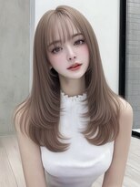 ユーフォリア 渋谷グランデ(Euphoria SHIBUYA GRANDE)&nbsp;海外レイヤー バタフライカット 顔周りレイヤー ベージュカラー