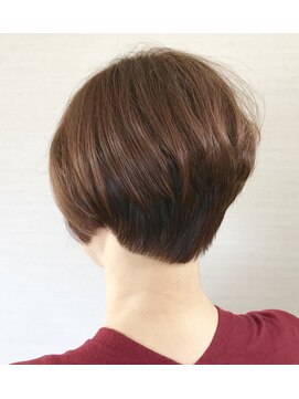 美容室テク アート バイ シック ショートヘア