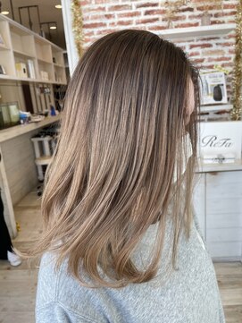 クレン 真嘉比店(Cre'ne) ハイライトで作るクリアベージュ