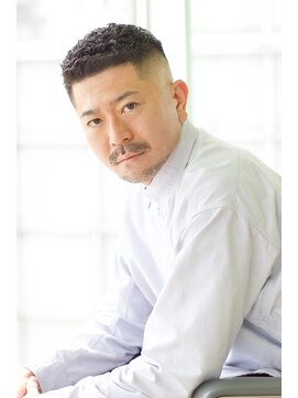 にもう 会社員OK アイロンパーマ　スキンフェードカット 濡れパン B