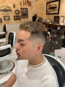 ルドローブラントオオサカ(LUDLOW BLUNT Osaka) 【LUDLOW BLUNT】田村真也 フェードカット アップバング 金髪