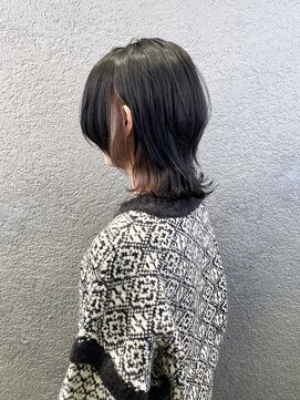 ラヴリア クルメ(LOVERIA KURUME) ウルフカット×インナーカラー