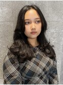 前髪なし癖毛レイヤーハッシュ海外風ロングミディアム黒髪