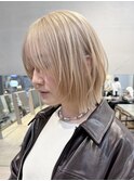 切りっぱなしボブハイトーンカラーナチュラルボブブロンドカラー