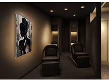 最新のフルフラットシャンプー台でゆっくり気持ちいいシャンプータイム♪落ち着いた照明も嬉しい◎