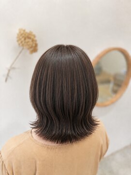 モク(mok) 白髪ぼかしハイライト×ショートボブ
