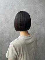 プラスイズム ヴェレン(PLUSISM Velen)&nbsp;黒髪コンパクトな切りっぱなしボブ