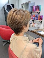 アリイ(ali'i) 白髪ぼかし×ハンサムショート