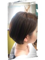 エル ピコット(elu picot)&nbsp;片耳かけが可愛いボブ