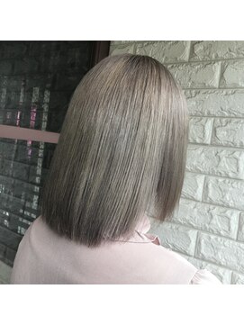 リー 東三国(Lee) ボブスタイル×ホワイティベージュ