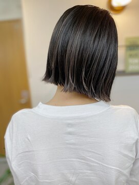 アンドチル 渋谷(AND CHILL) 透けるダークアッシュ×ぱつっとボブ/外ハネ【AND CHILL渋谷】