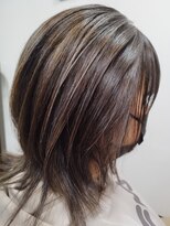 シンクヘアー(think hair by tori) -5歳のウルフレイヤー×白髪ぼかしハイライト【水野遼】