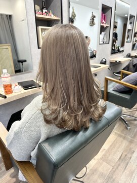 ホワイトグレージュ/チェリーブラウン/ミニウルフ[稲毛/稲毛駅]