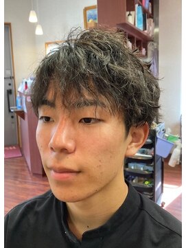 ユニサロンクボタ ツーブロックマッシュツイストスパイラルパーマ