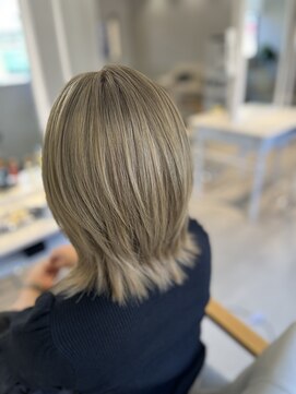 アイディアー スタジオコウベ(i-Dear studio Kobe) 大人系ハニーブロンド