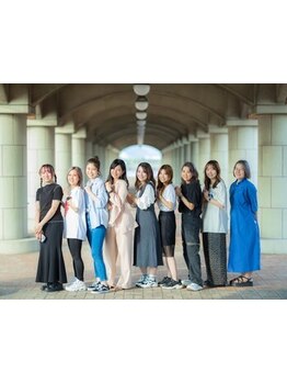 経験豊富な女性Stylistが完全マンツーマン施術！なかなかうまく話せない悩みも気さくに話せる♪