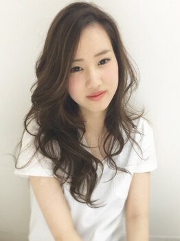 ヘアードクター アソウ(Hair dr 麻生)の写真/ダメージレスな薬剤で“ふんわり柔らか、触れたくなる”質感体験を。パサつきを抑えた艶のあるカールが実現