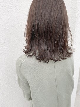 チュールバイグラッド(ture by glad) 20代・30代・40代・ミルクティーベージュ×レイヤーセミ