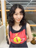 ミディアムレイヤー　スパイラルパーマ　クルクル　黒髪