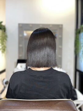 アールサロン アオヤマ(Rr SALON AOYAMA) つやボブ。