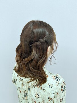 プルクラ ロッポンギ(Pulchra ROPPONGI) ねじり編み込みハーフアップ