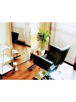 【お一人様個室サロン】ヘアケアマイスターの女性スタイリストがマンツーマンで丁寧に施術