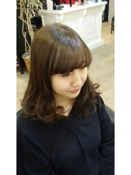 ヘアーエッセンスルーム リル(Hair Essence Room Lill) キュールミディ