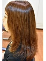 スクスム(Suksma)&nbsp;ベージュ系のヘアカラーでさらツヤヘア