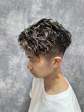 ワンズミラー 立川(ONE'S MIRROR) ツイストスパイラル/ハイライト/フェードカット