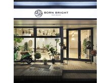 ボーンブライト(born bright)の雰囲気（外から見た店内！縦長のお店なので奥に広くてゆったりできますよ）