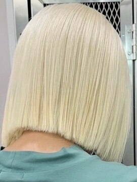 ウィコ 新宿(WICO) 抜きっぱなしホワイトブロンド