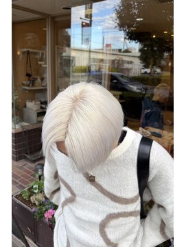 モアムー(Moremuu) [かの]whiteblonde