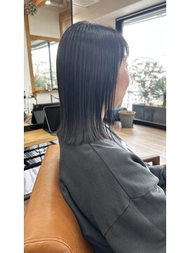 レシピ アリエ(recipe allier) 透明感ダークグレージュの外ハネミディアム