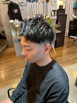 トニコ(toniko) スキンフェード×メンズショート×バーバースタイル×ピンパーマ