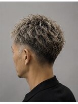 サロンドシロ(salon.de.SHILO)&nbsp;白髪を活かすメンズブリーチ【麻布十番の理容室の大人ショート】