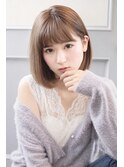 透明感溢れるミルクティーボブ