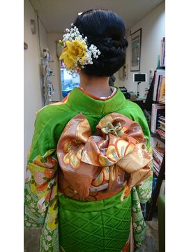 ヘアーサロン美遊 編み込みシニヨン