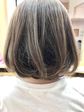 シュプール(Shupool) ふんわりボブ アッシュバージョン (サロンスタイル)