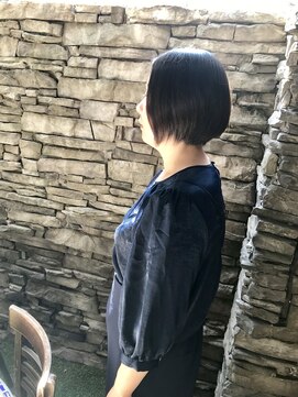 リリー(LiLy) ストレートなショート