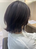 ウイバイファースト(u'i by first) 《レッド系カラー×ミディウルフ》深みと遊びを楽しむ女性に♪